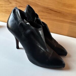 Michel Perry Elegant Black Leather Ankle Boots size 7 38